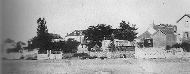 La propriété, vue de la plage, aux environs de 1890