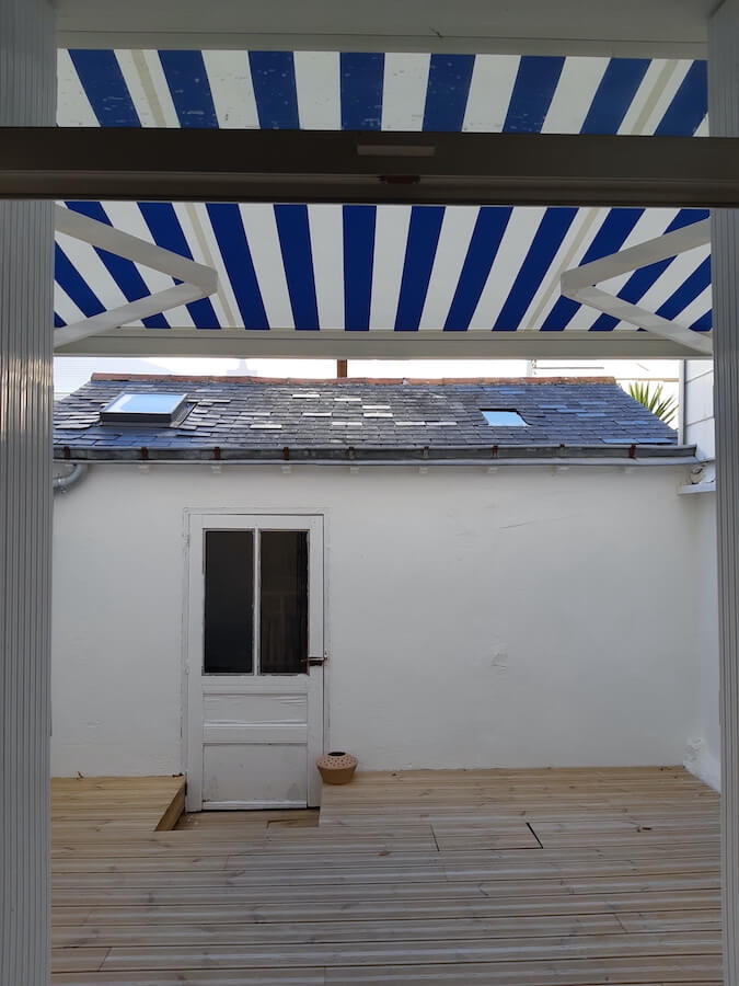 La terrasse en bois sapin